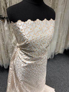 Elfenbein/Honig Bestickter Duchess Satin - P476