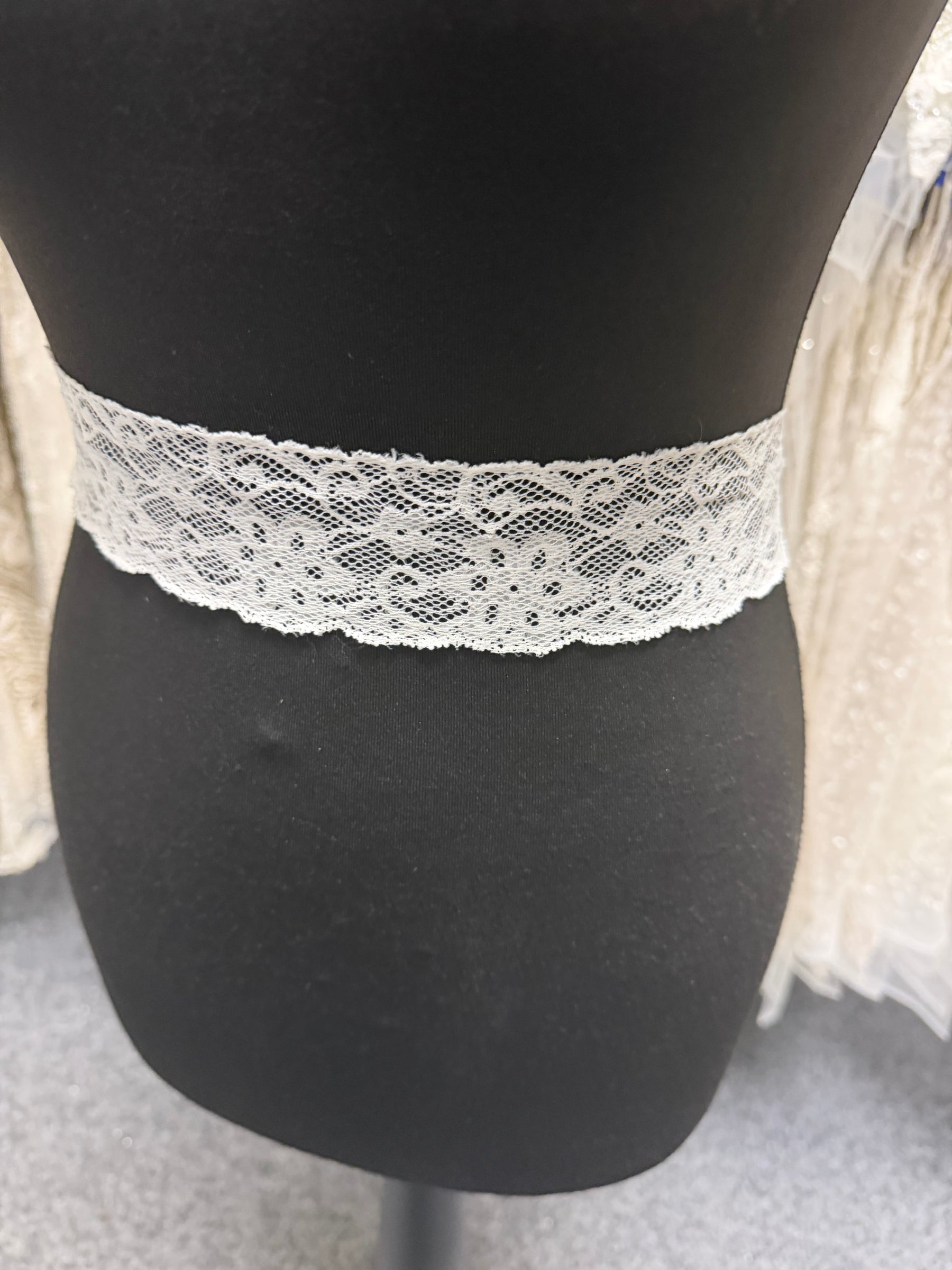 Elfenbeinfarbene Stretch-Borte – EF4006