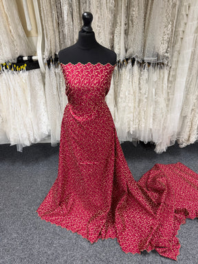 Heller Wein/Dunkelgold bestickter Duchess Satin - P476