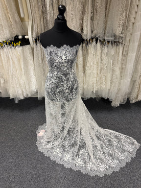 Elfenbeinbestickte Spitze - P228