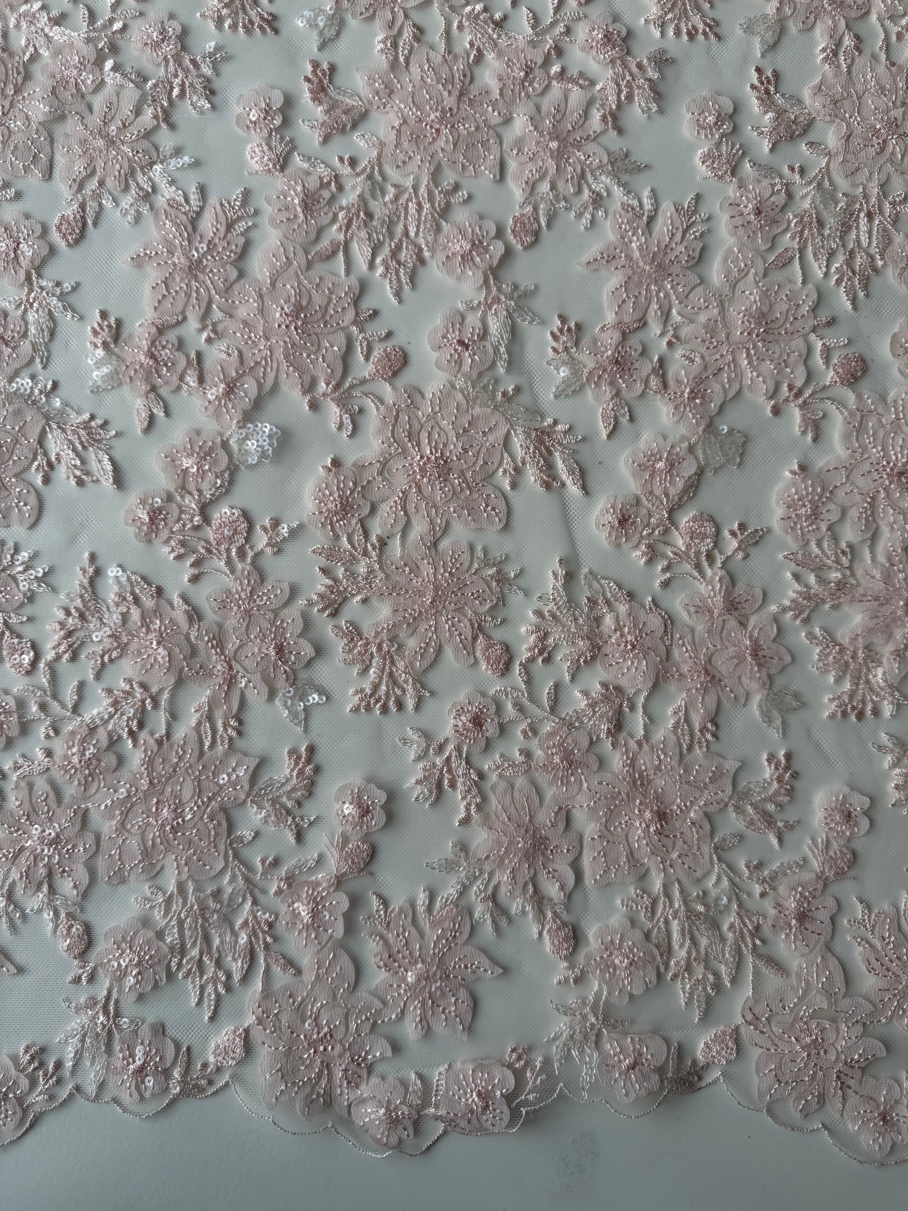 Muschelrosa bestickte Spitze – EB3053