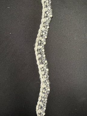Elfenbeinperlenstickerei mit Paillettenrand - T929