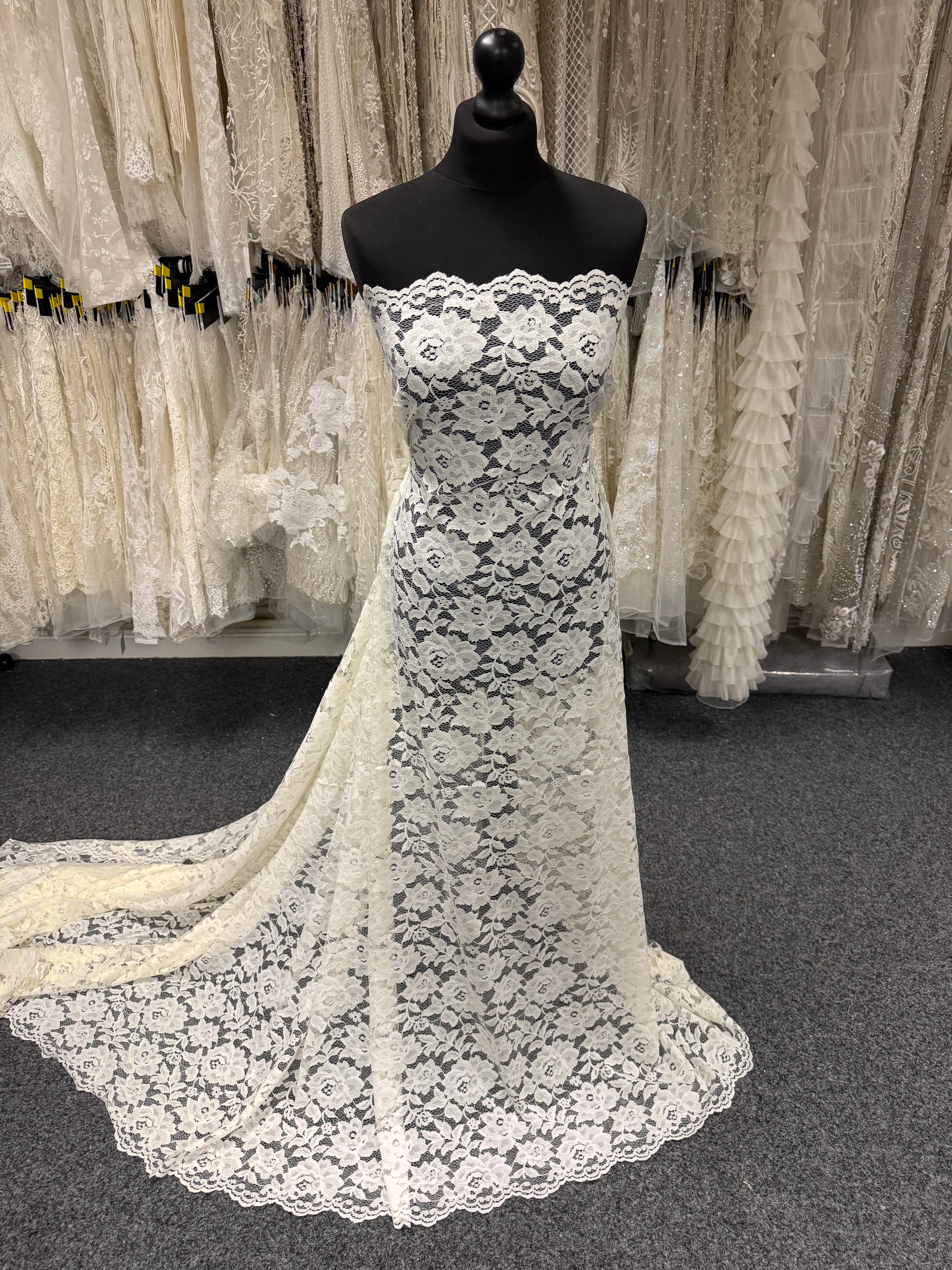 S Ivory Lace - LA1010
