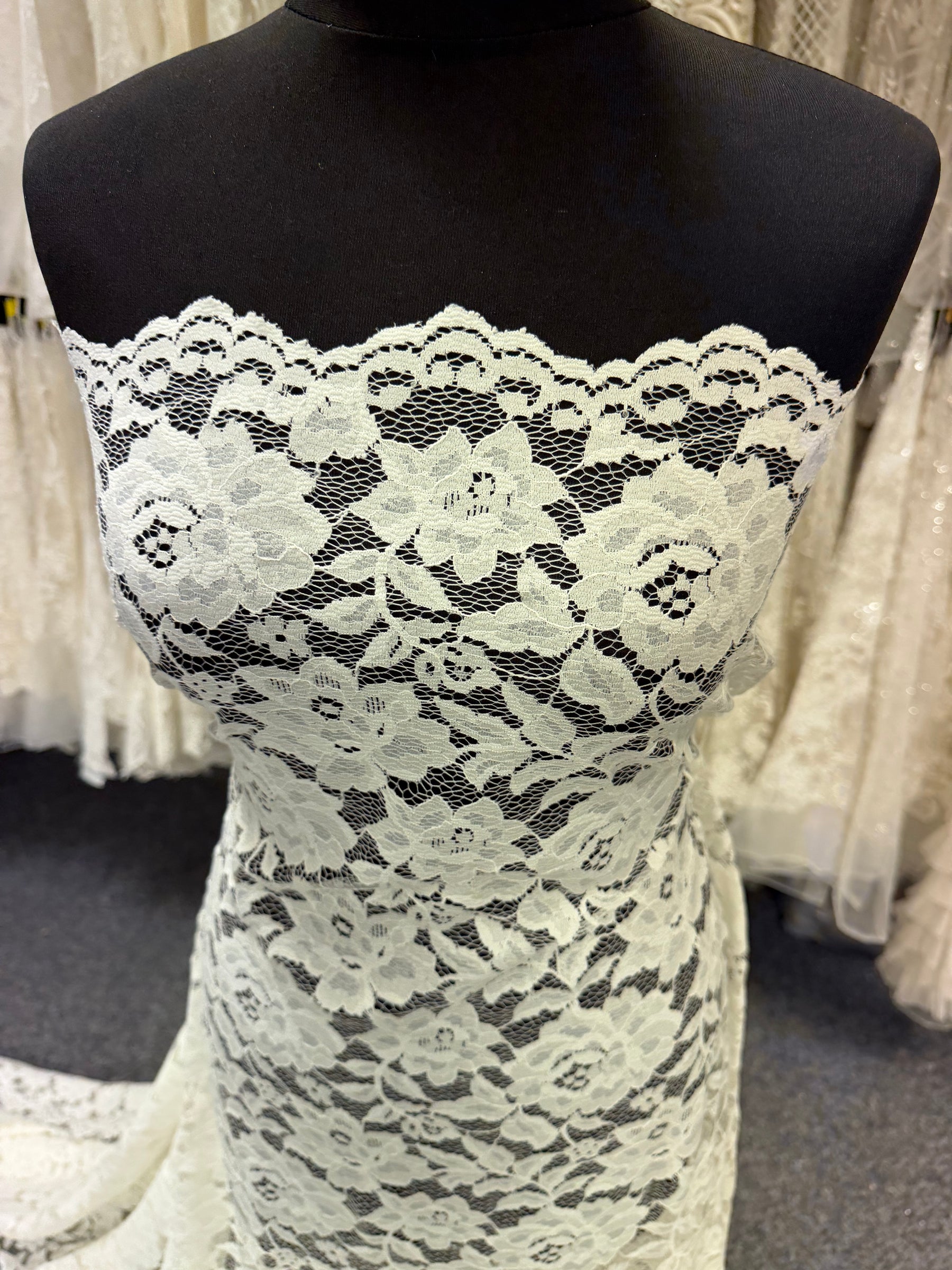S Ivory Lace - LA1010