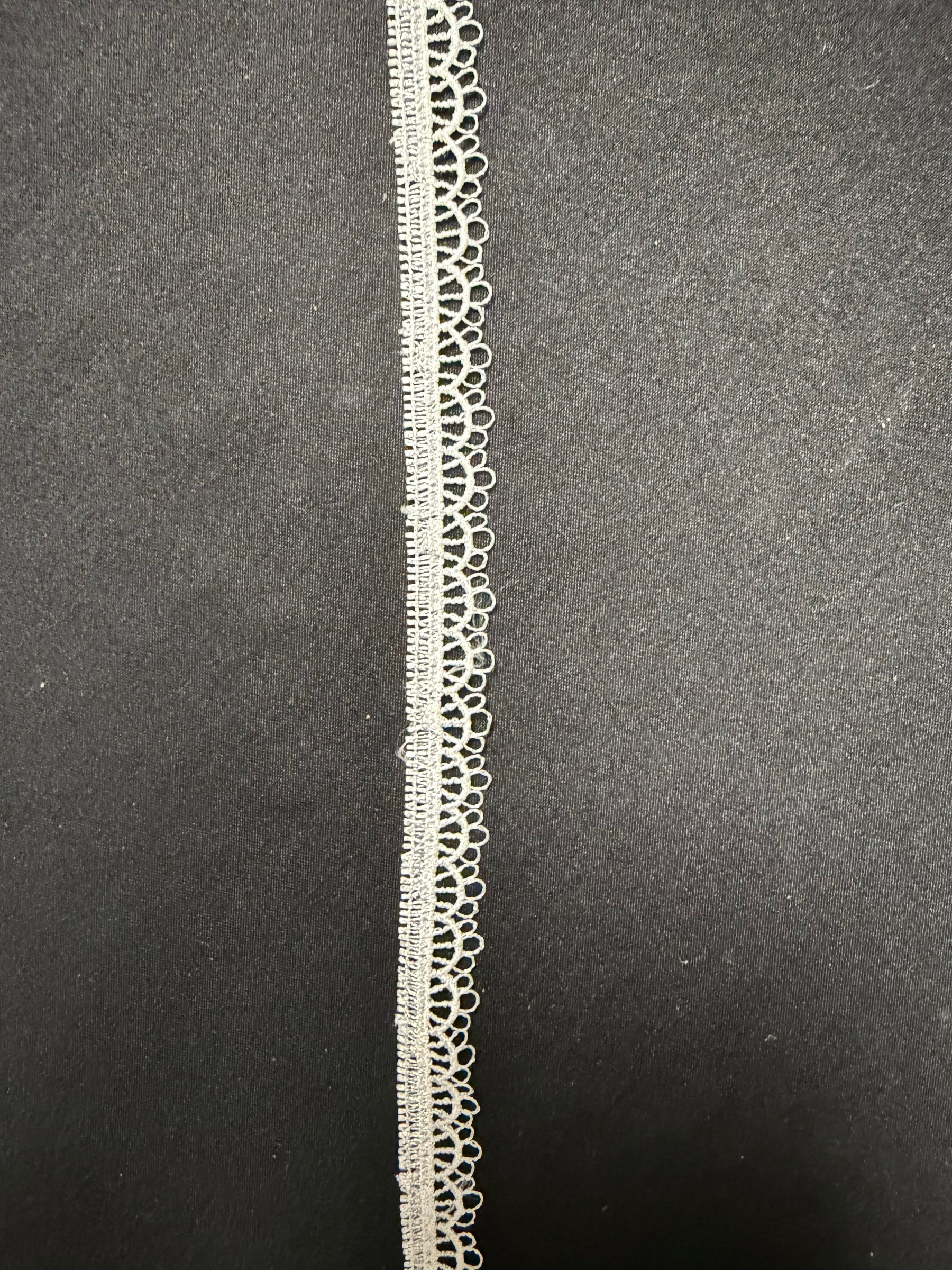 Elfenbeinfarbene Einfassung - T939
