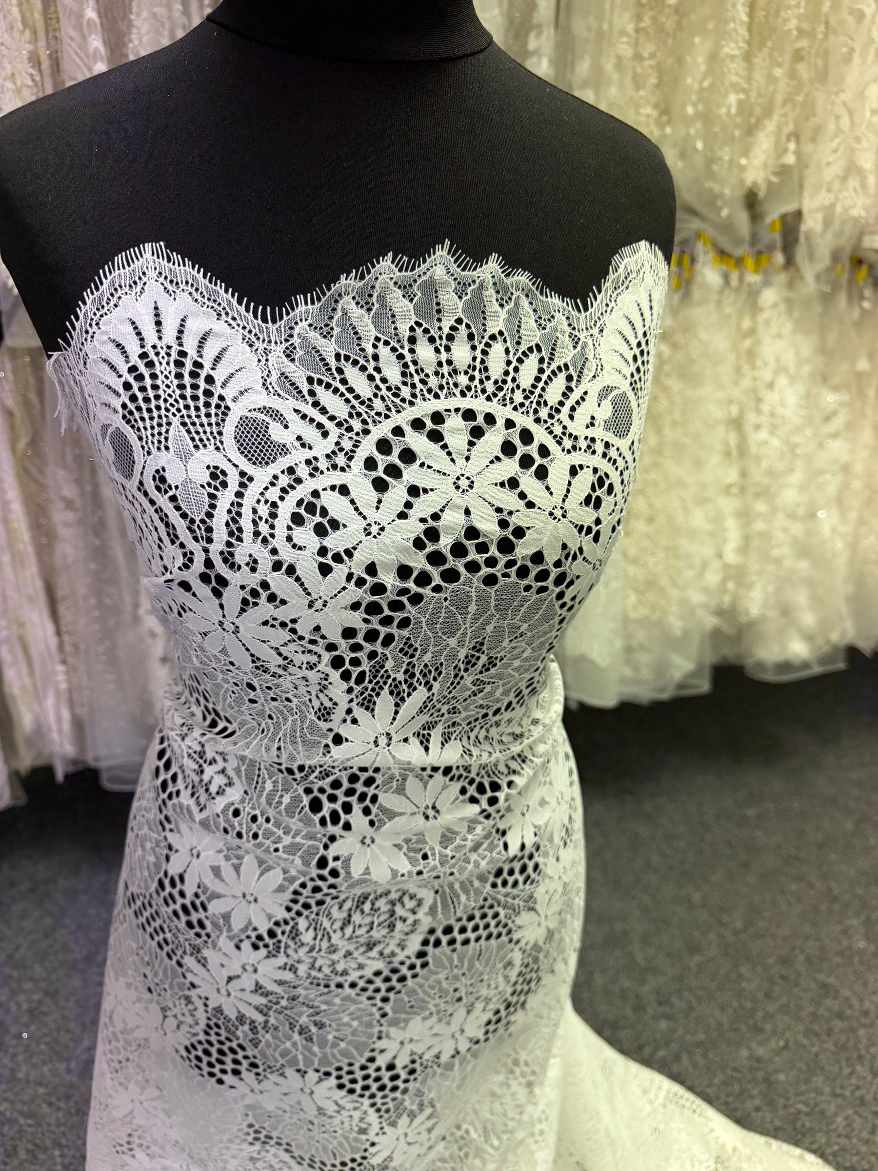 Ivory Lace - LA1013