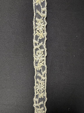 Elfenbeinperlenstickerei mit Paillettenrand - T166