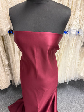 Weinroter Polyestersatin – Classique (CF)