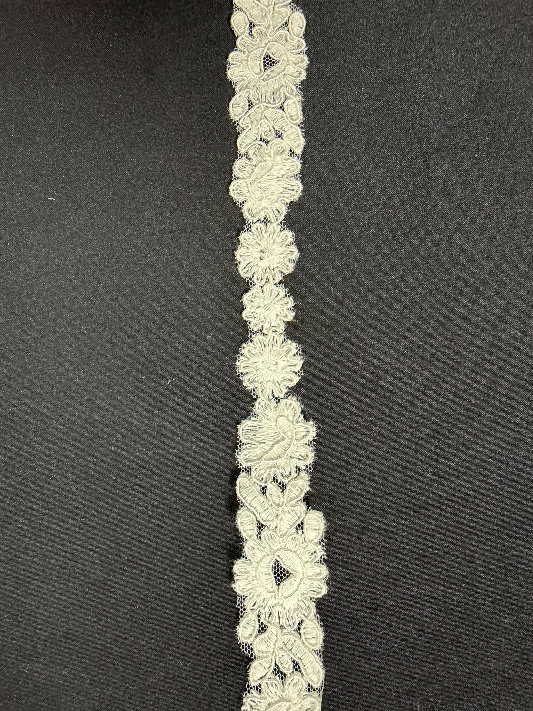 Elfenbeinfarbene Kordelbordüre - T886