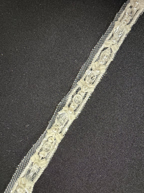 Elfenbeinfarbene/transparente Perlen-Paillettenborte – T956