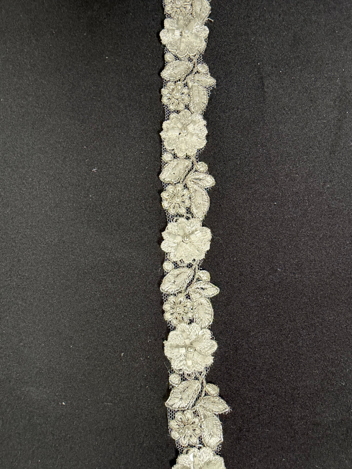 Elfenbein/Silber Perlenblumenborte - T826