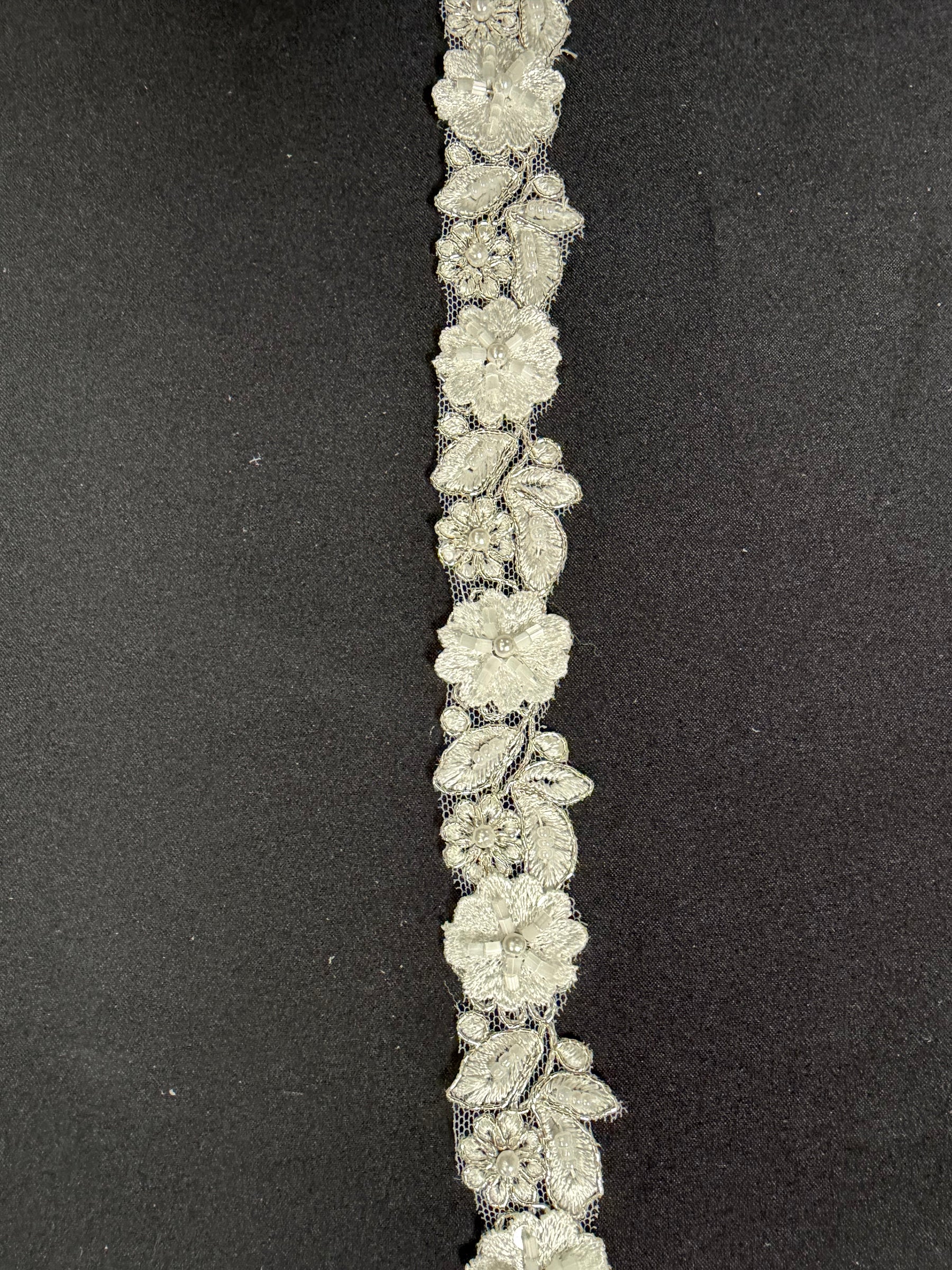 Elfenbein/Silber Perlenblumenborte - T826