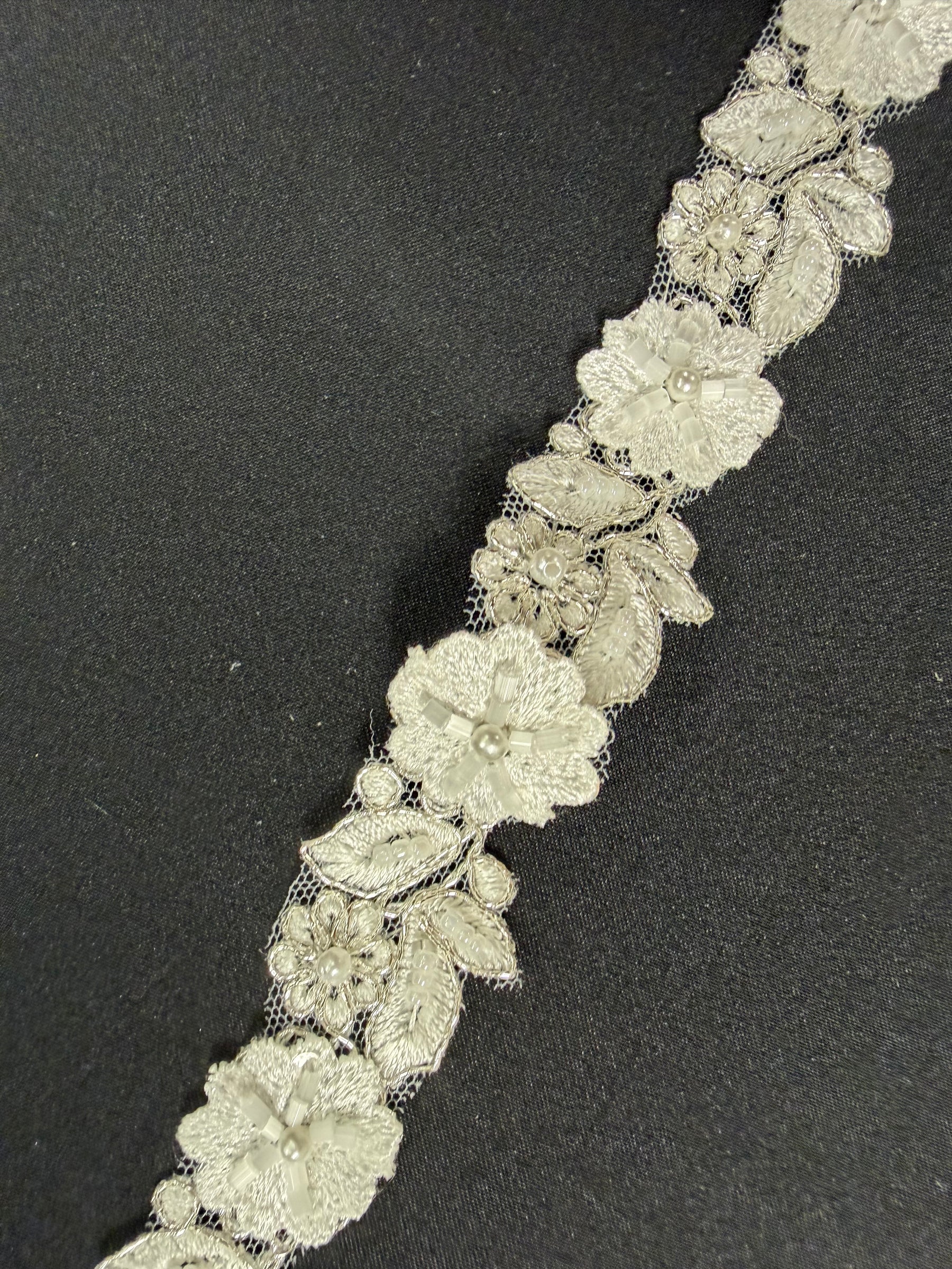 Elfenbein/Silber Perlenblumenborte - T826