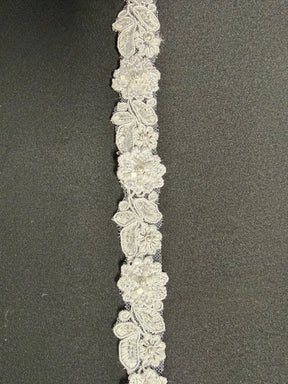 Weiße Perlenblumenborte - T826
