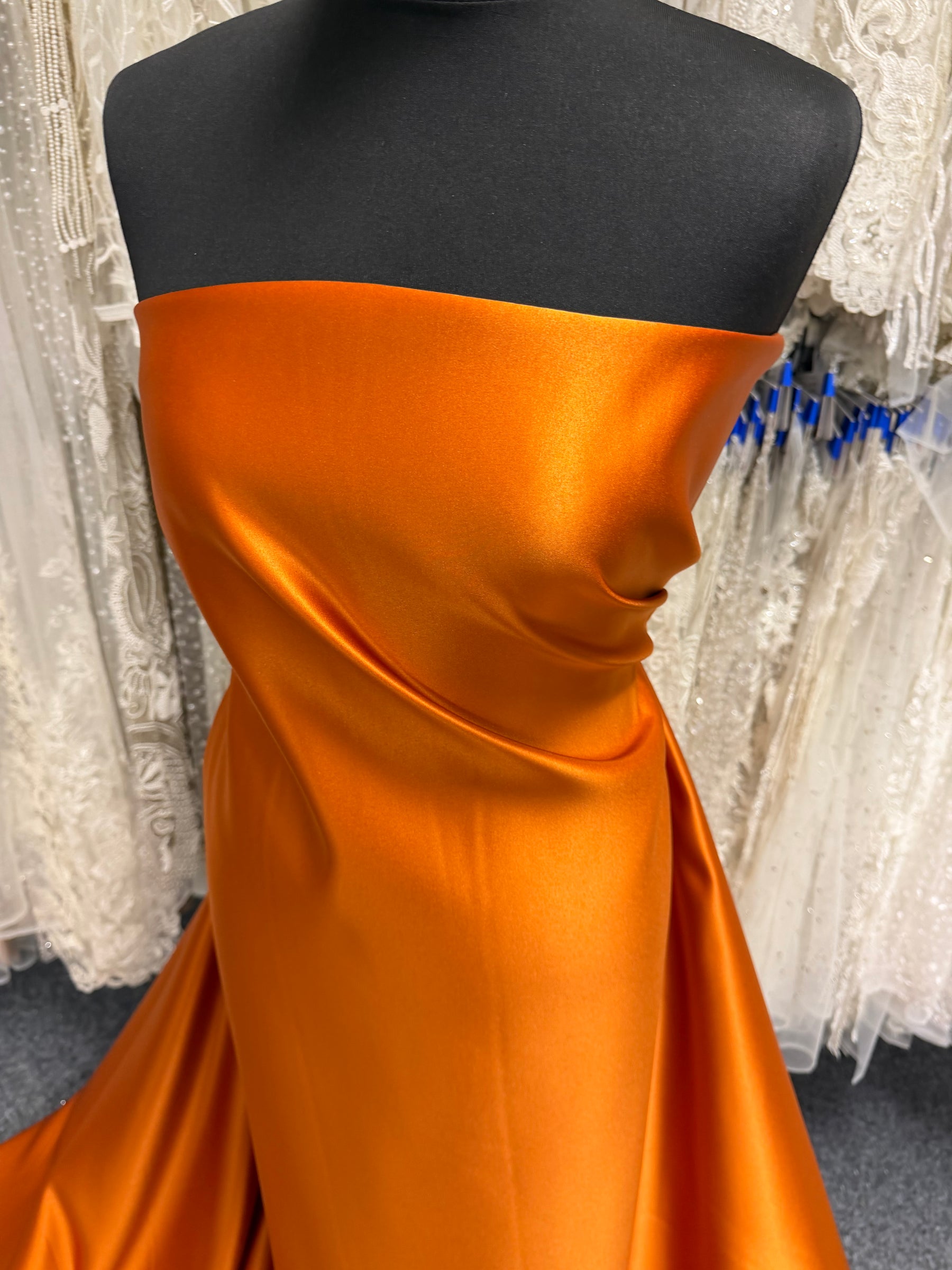 Polyestersatin in gebranntem Orange – Classique (CF)