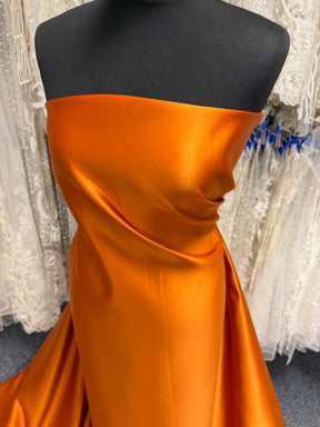 Polyestersatin in gebranntem Orange – Classique (CF)