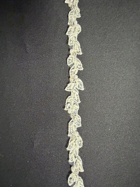 Elfenbeinfarbene Perlen-Spitzenborte - T835