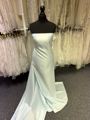 Eisblauer, leichter Duchess-Satin aus Polyester - P44