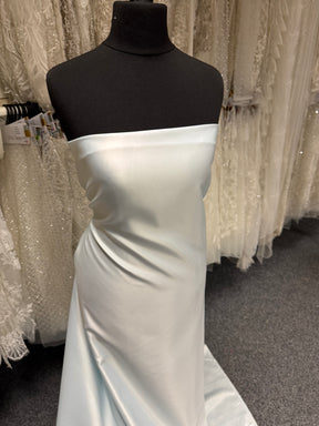 Eisblauer, leichter Duchess-Satin aus Polyester - P44