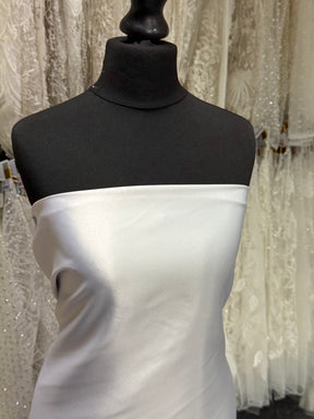 Silberner, leichter Duchess-Satin aus Polyester - P44