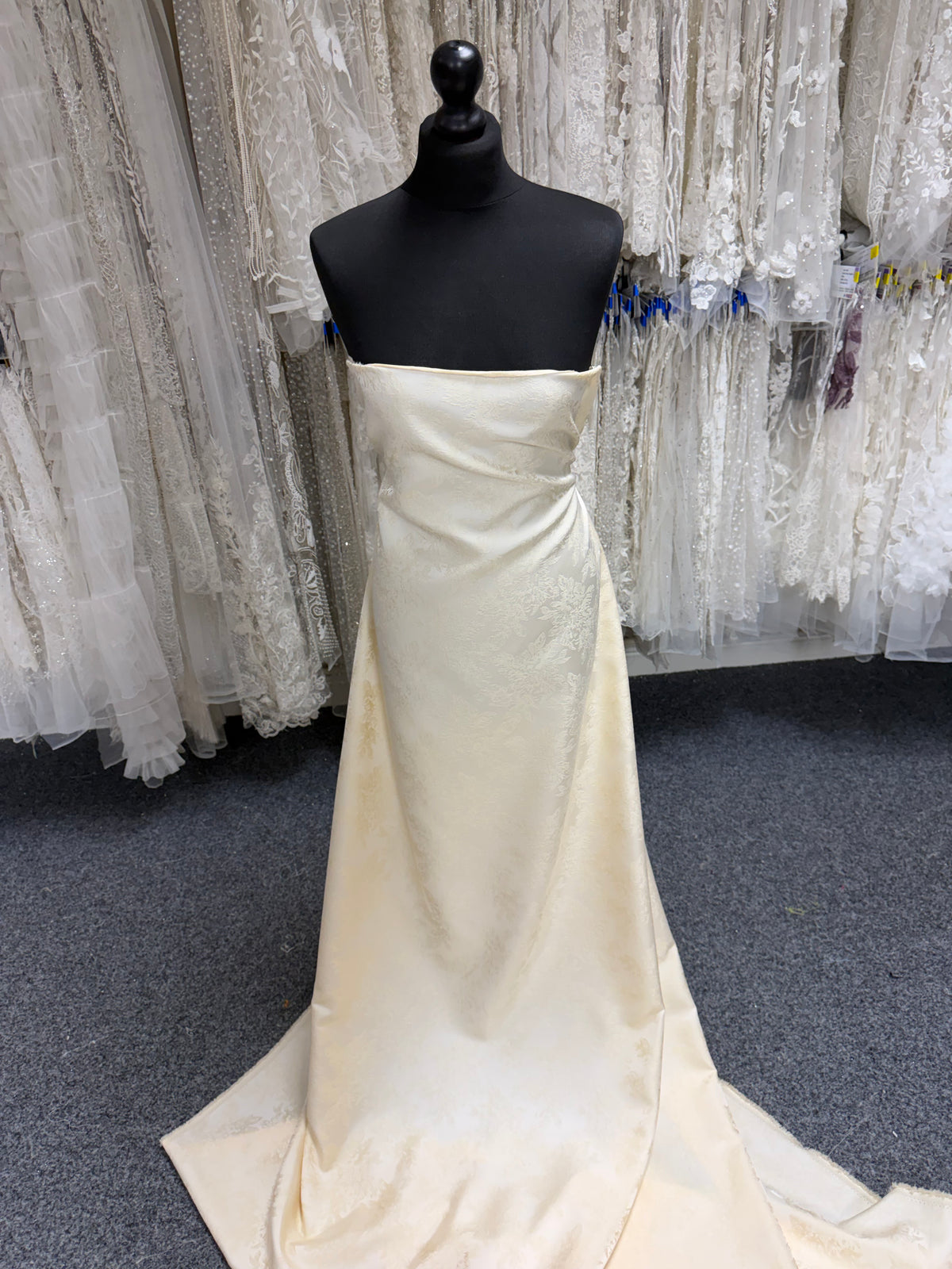 Elfenbein/Gold Brokat – BR1001