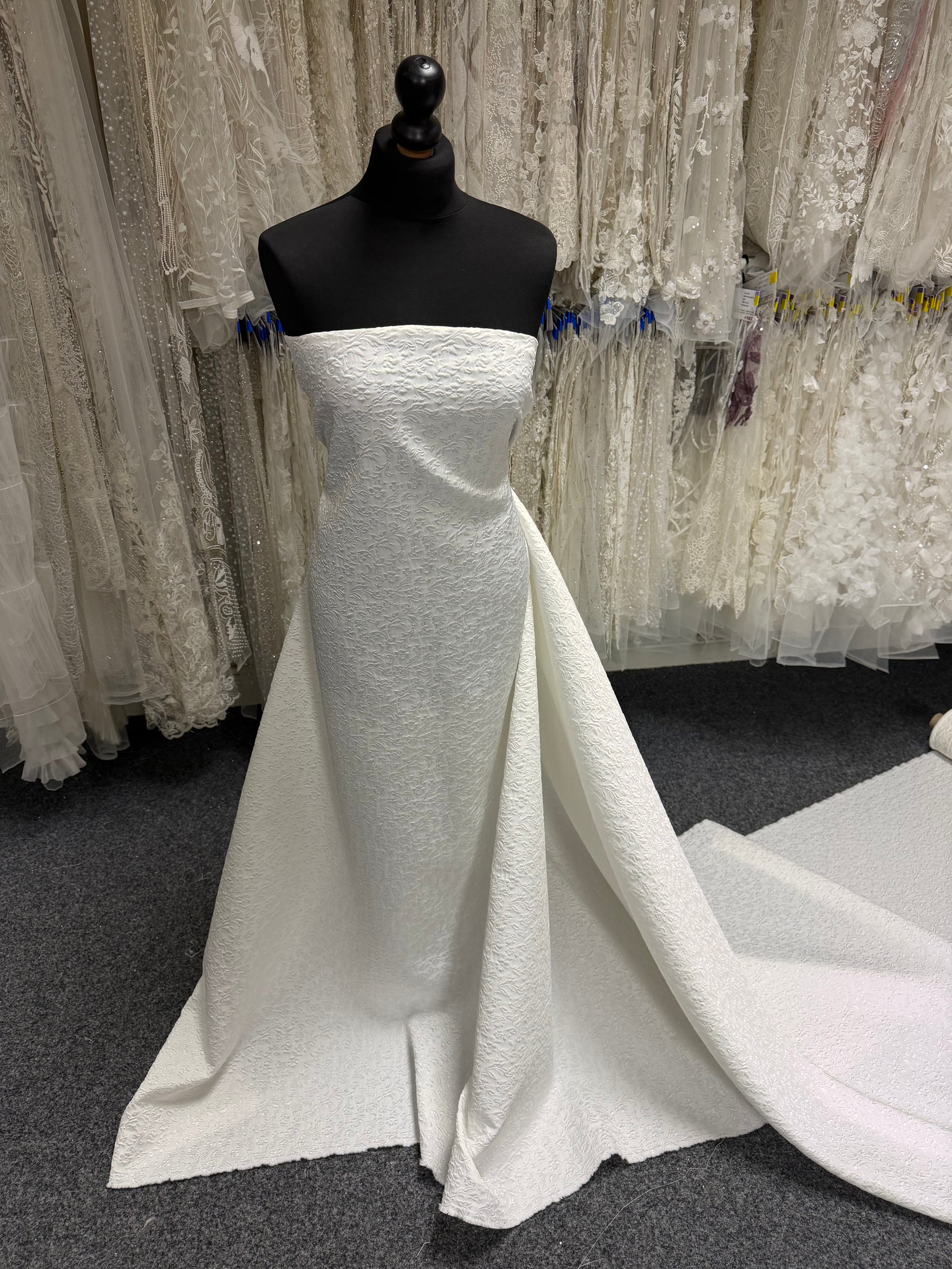 Elfenbein, erhabener Jacquard - BR1003