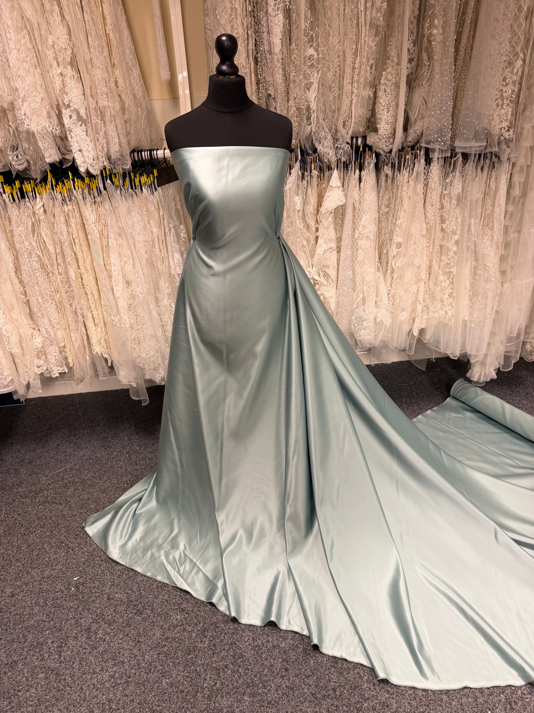 Nebelgrüner Polyester-Duchess-Satin - P42