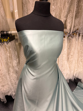 Nebelgrüner Polyester-Duchess-Satin - P42