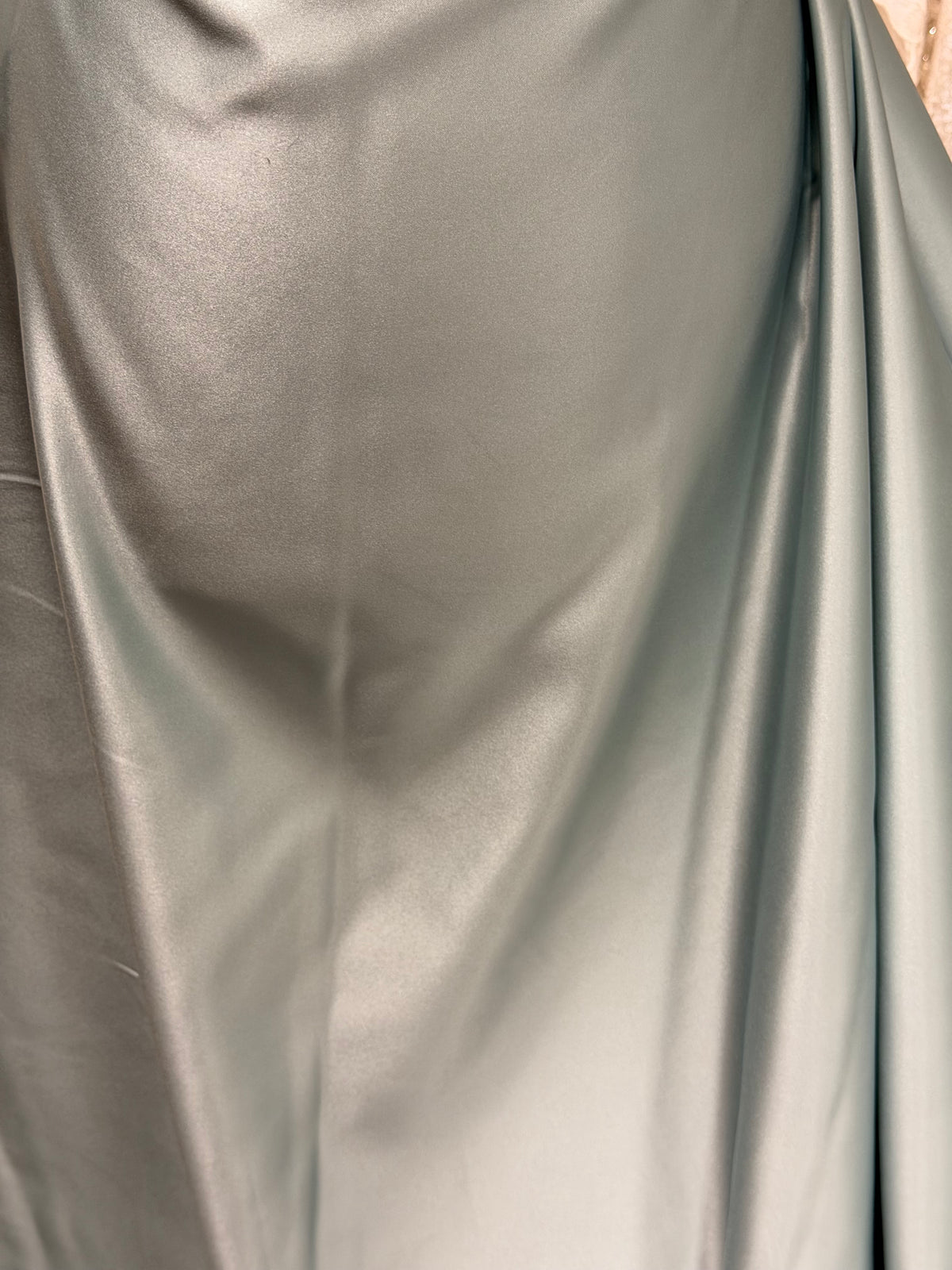 Nebelgrüner Polyester-Duchess-Satin - P42