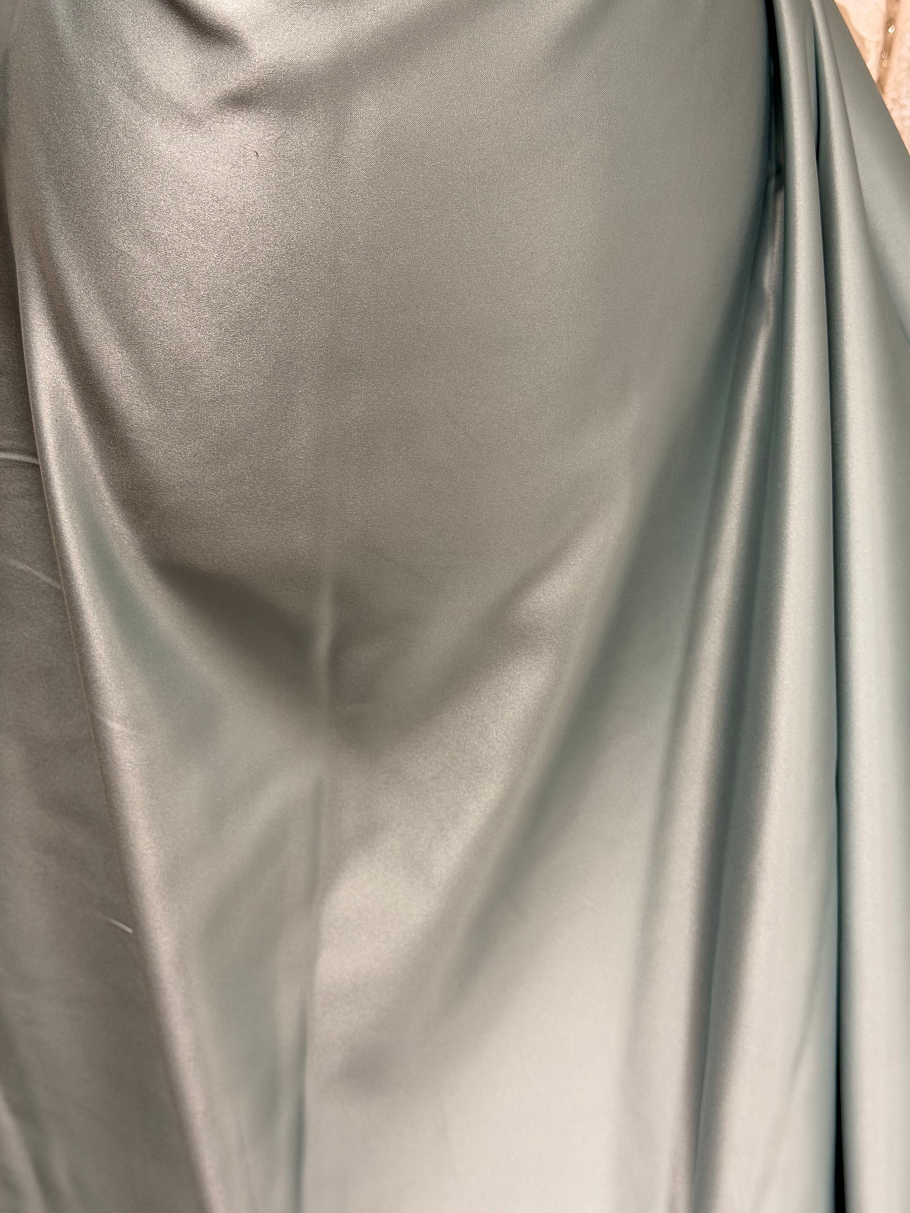 Nebelgrüner Polyester-Duchess-Satin - P42