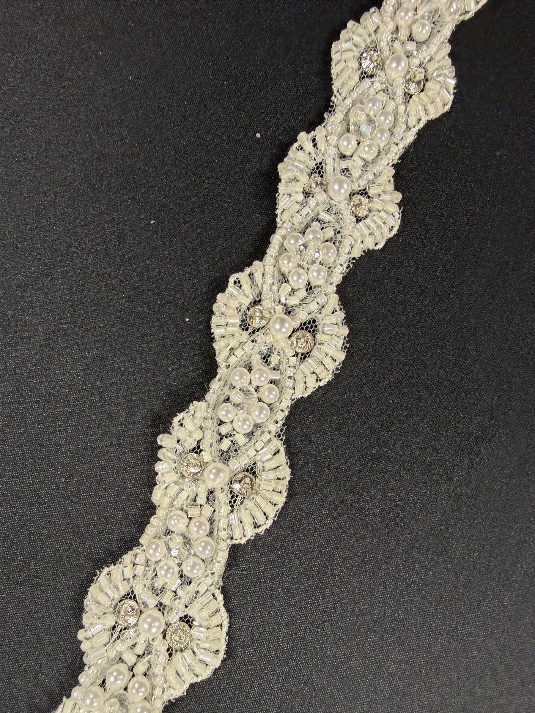 Elfenbeinfarbene Perlen-Paillettenborte - T836