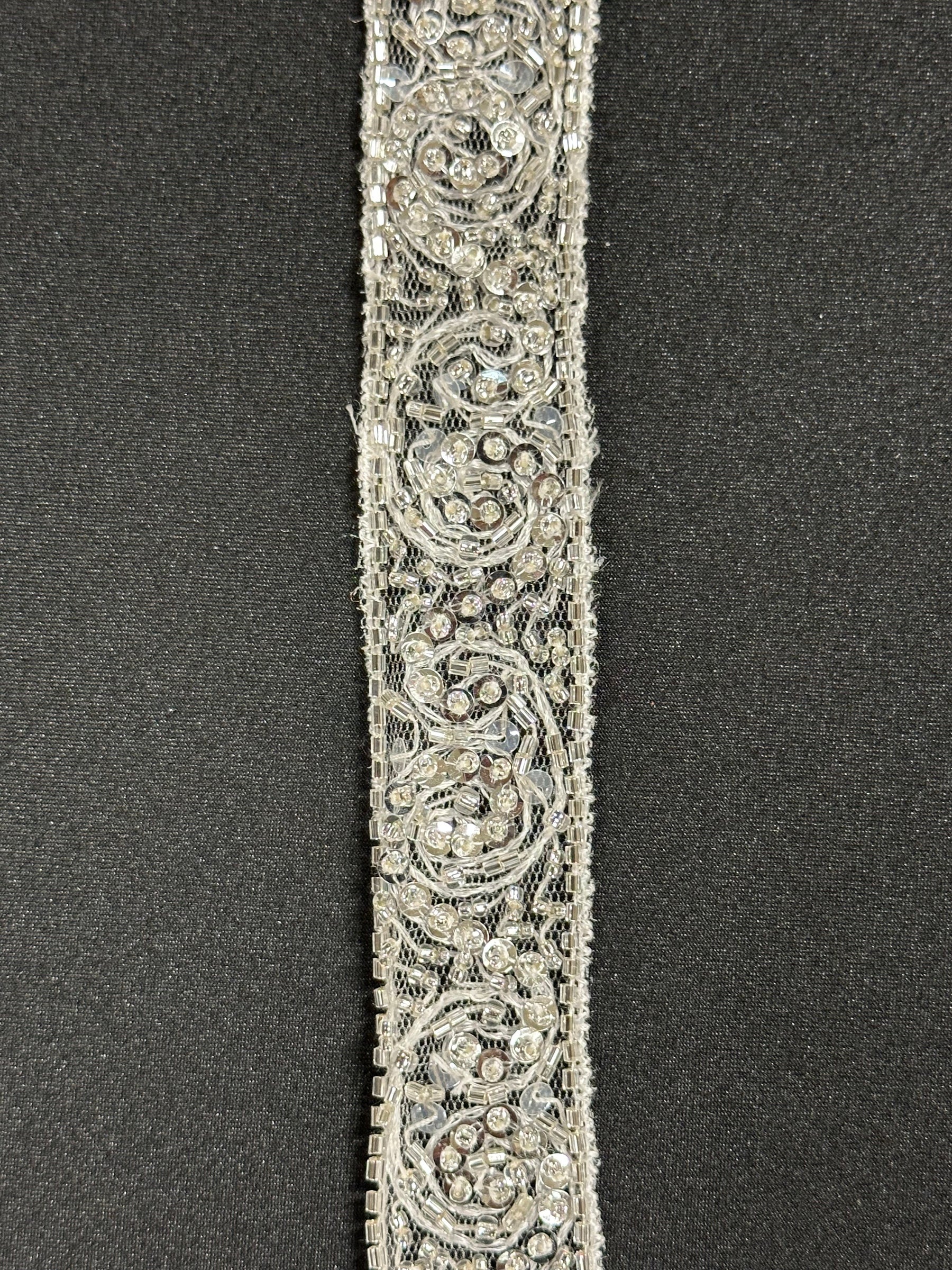 Elfenbeinfarbener Kristallbesatz – T 390 B (CF)