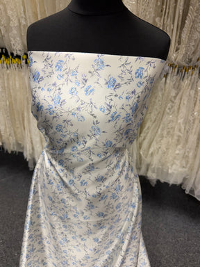 Elfenbein mit blau bedrucktem Satin - PR1004