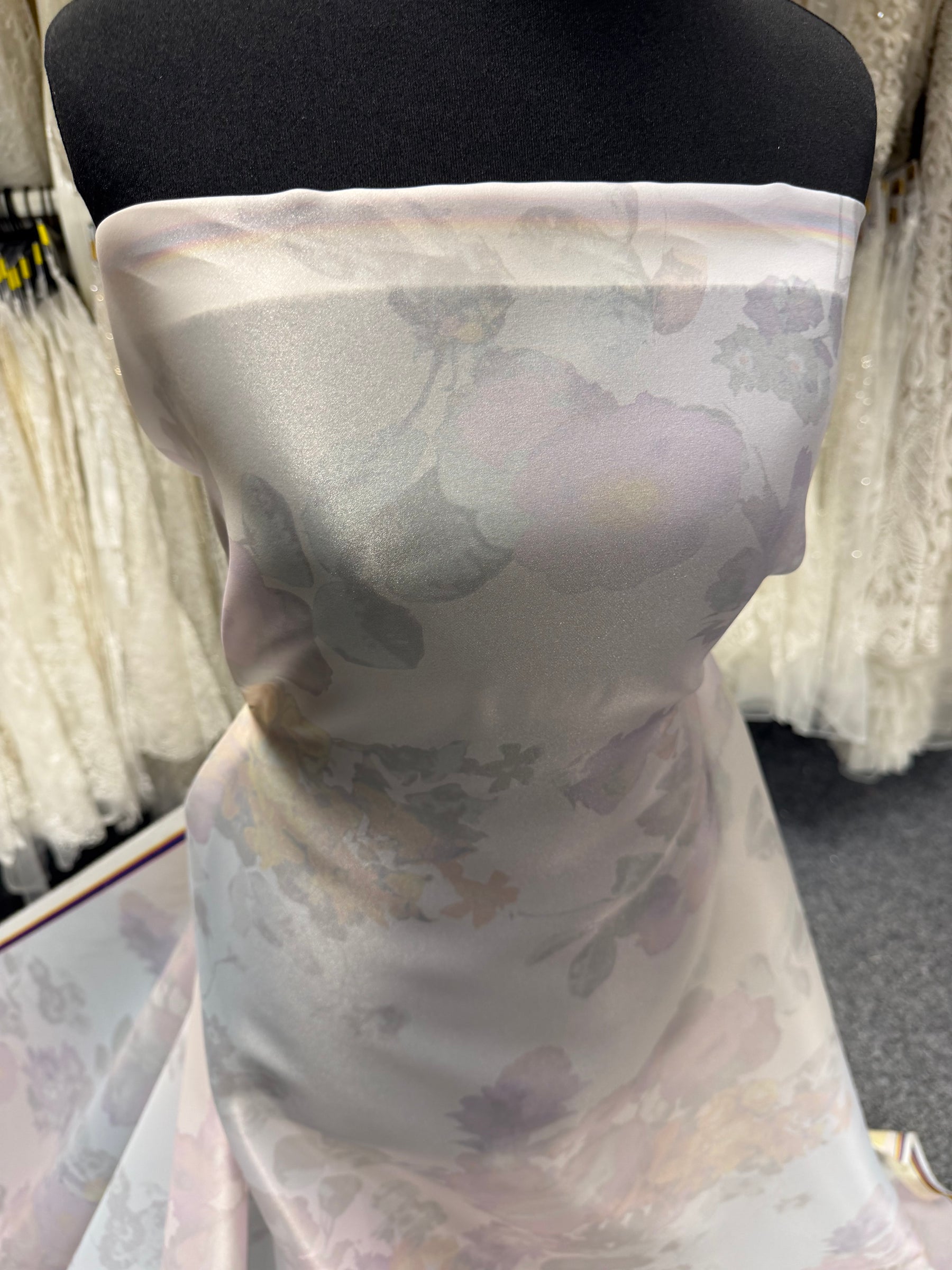 Elfenbein mit mehrfach bedrucktem Organza - PR2007