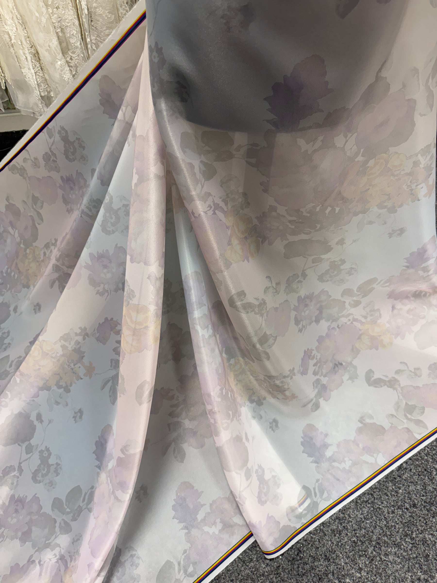 Elfenbein mit mehrfach bedrucktem Organza - PR2007