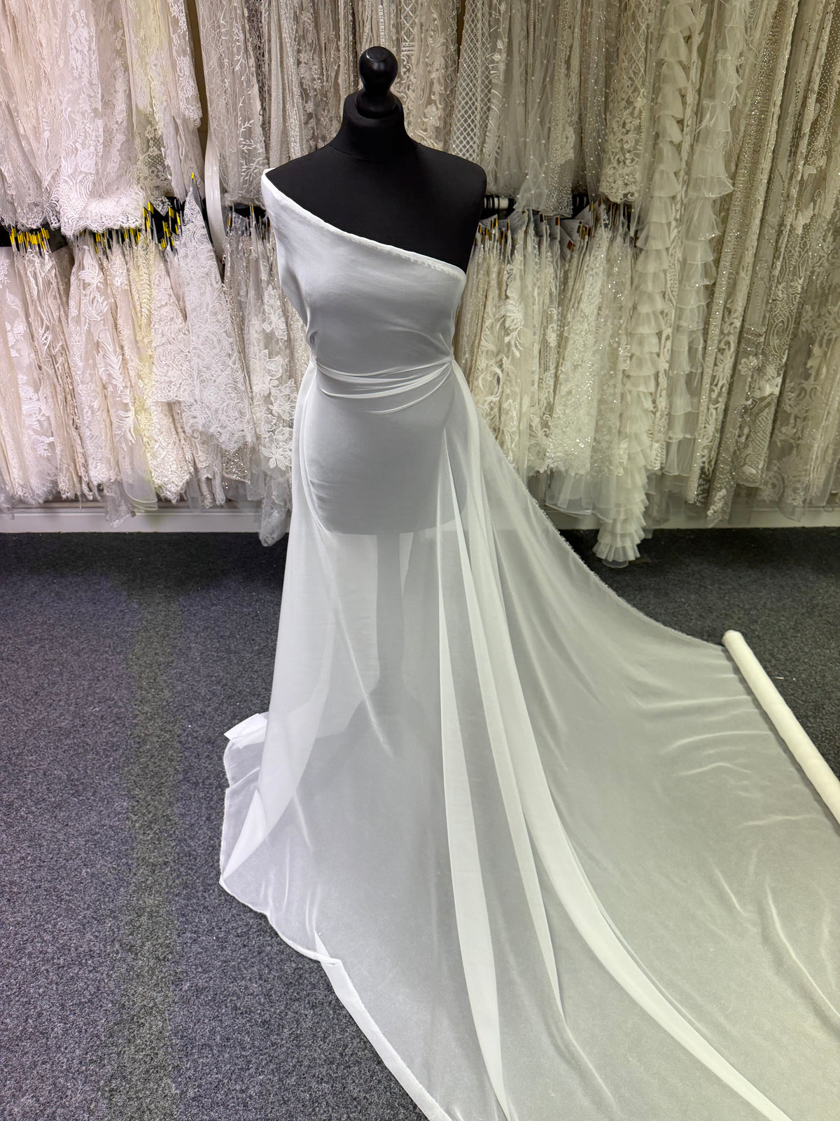 Elfenbeinfarbener Polyester-Chiffon – Tanz
