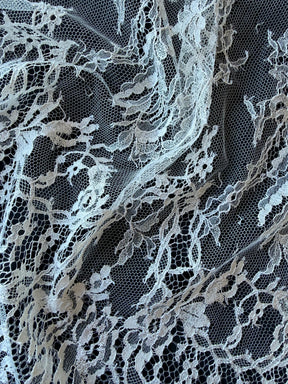 Elfenbeinfarbene Chantilly-Spitze - P302