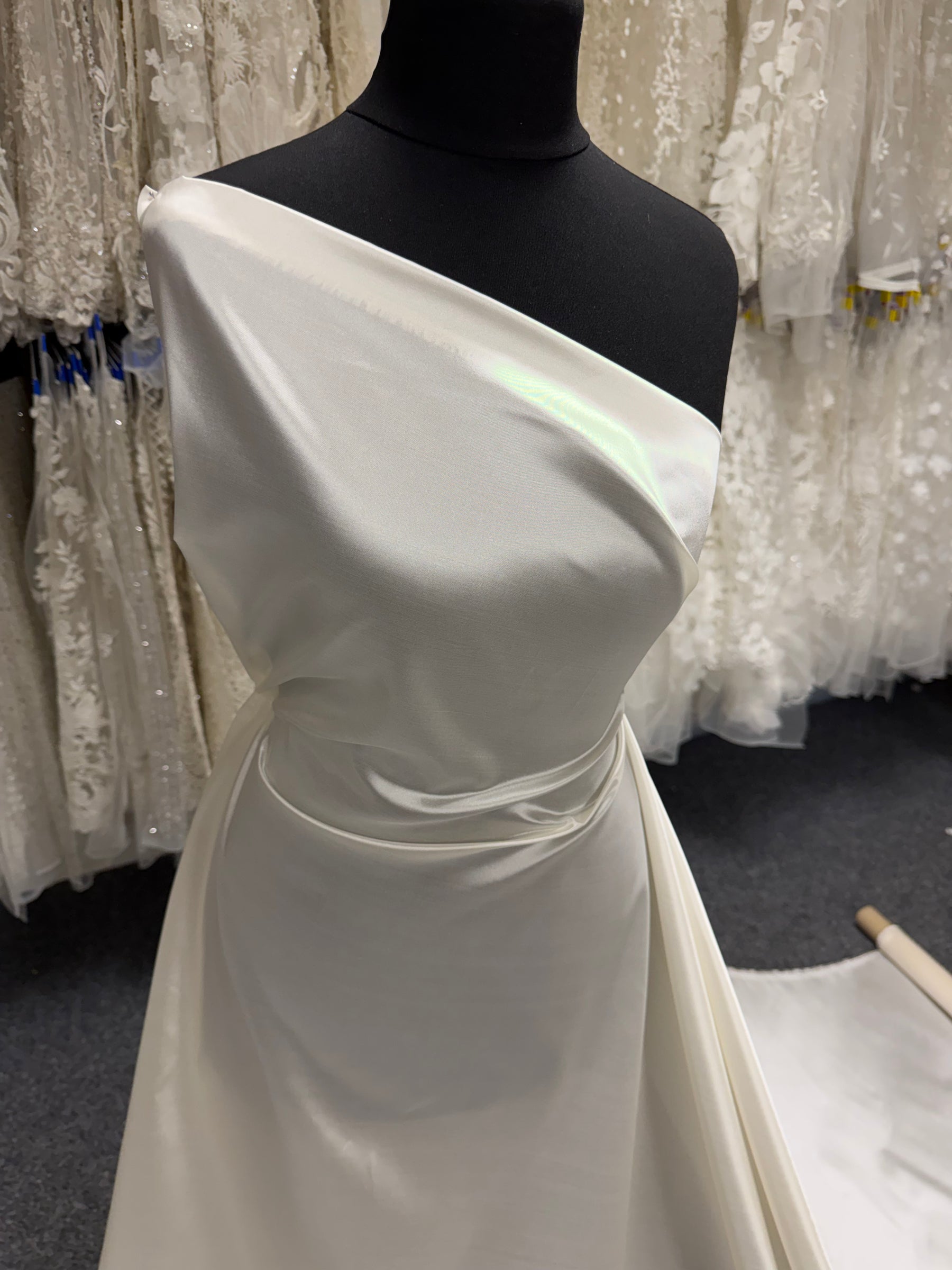 Elfenbeinfarbener Seiden-Organza-Taft - P607