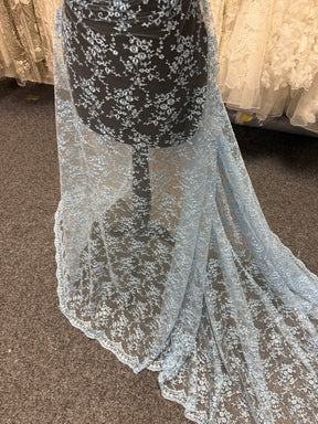 Himmelblau bestickte Spitze – P615