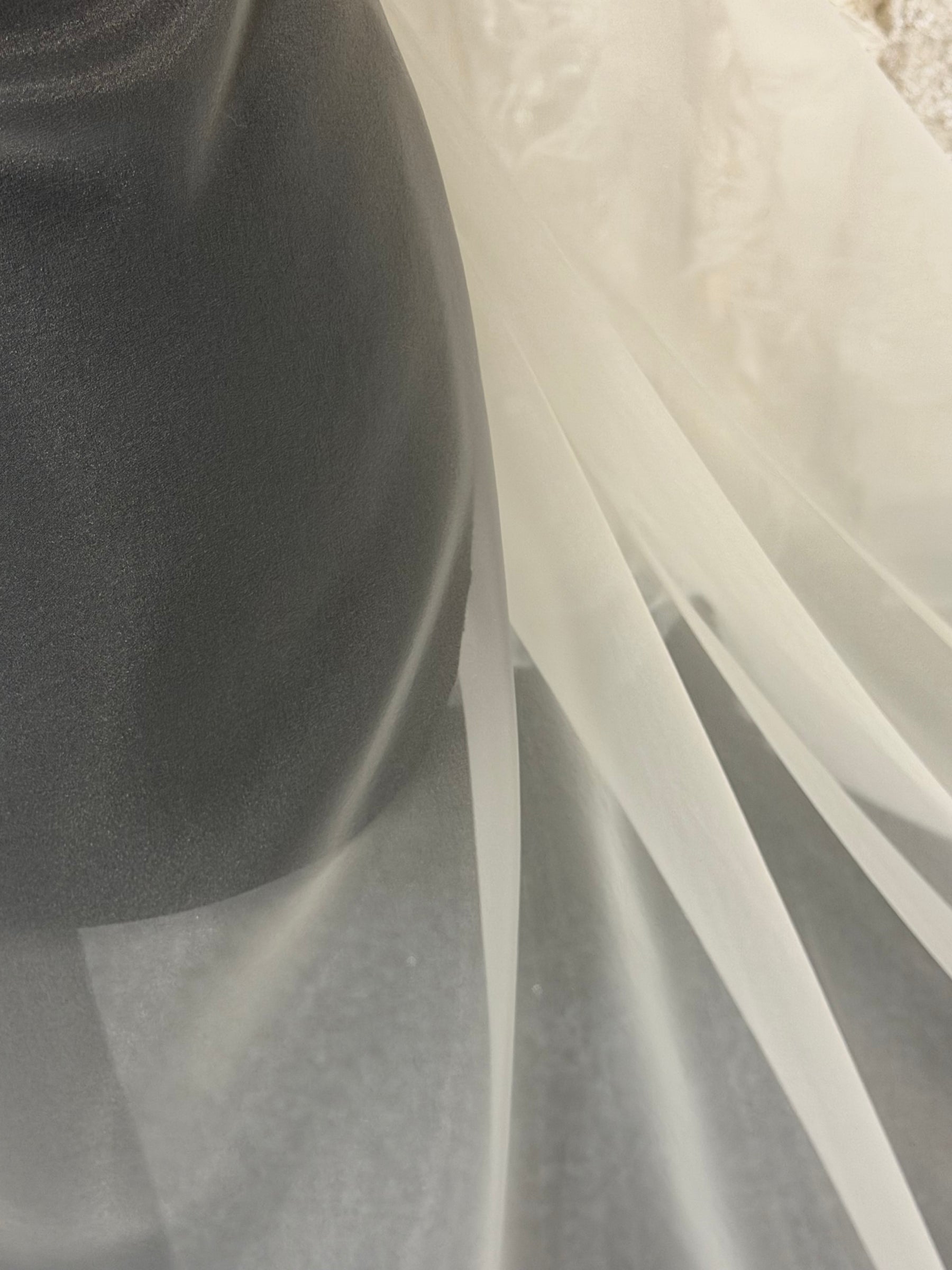 Elfenbeinfarbener Poly-Organza - P150