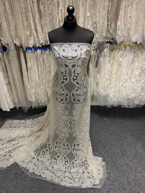 Elfenbeinfarbenes, glitzerndes Tüll-Ballkleid