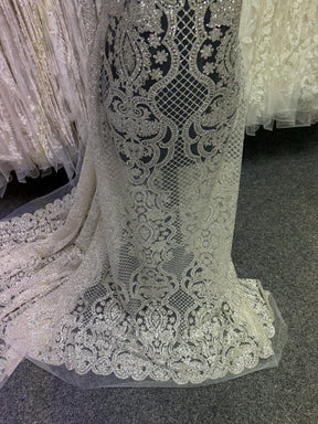 Elfenbeinfarbenes, glitzerndes Tüll-Ballkleid