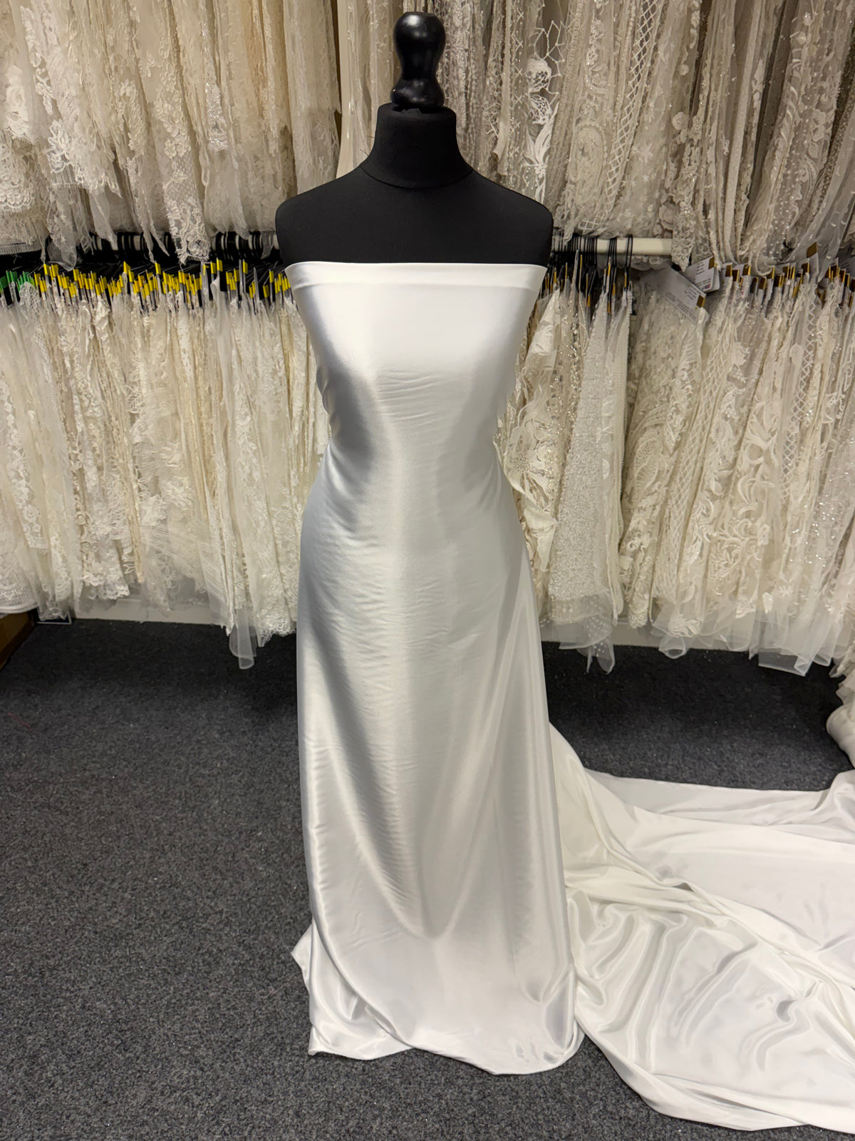 Hellelfenbeinfarbener Stretch-Satin - PB1006