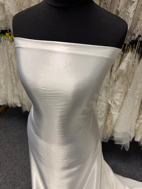 Hellelfenbeinfarbener Stretch-Satin - PB1006
