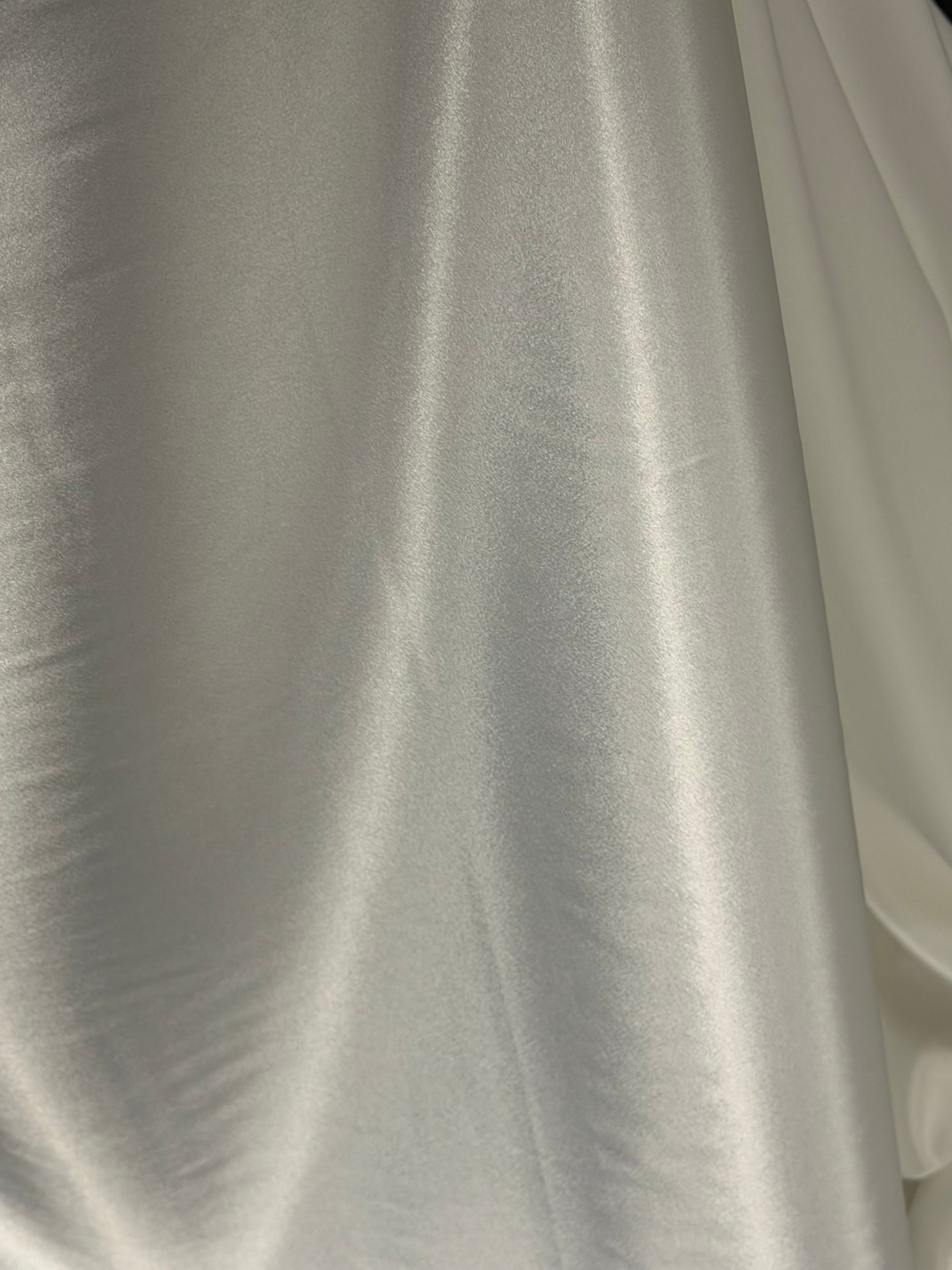 Hellelfenbeinfarbener Stretch-Satin - PB1006