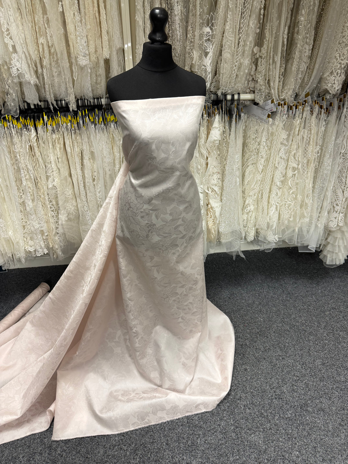 Jacquard aus rosafarbenem Seidenmix - P665