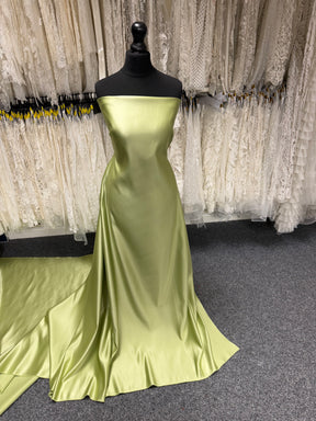 Apfelfarbener Polyester-Duchesse-Satin – Contessa