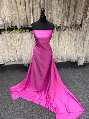 Kirschroter Polyestersatin – majestätisch