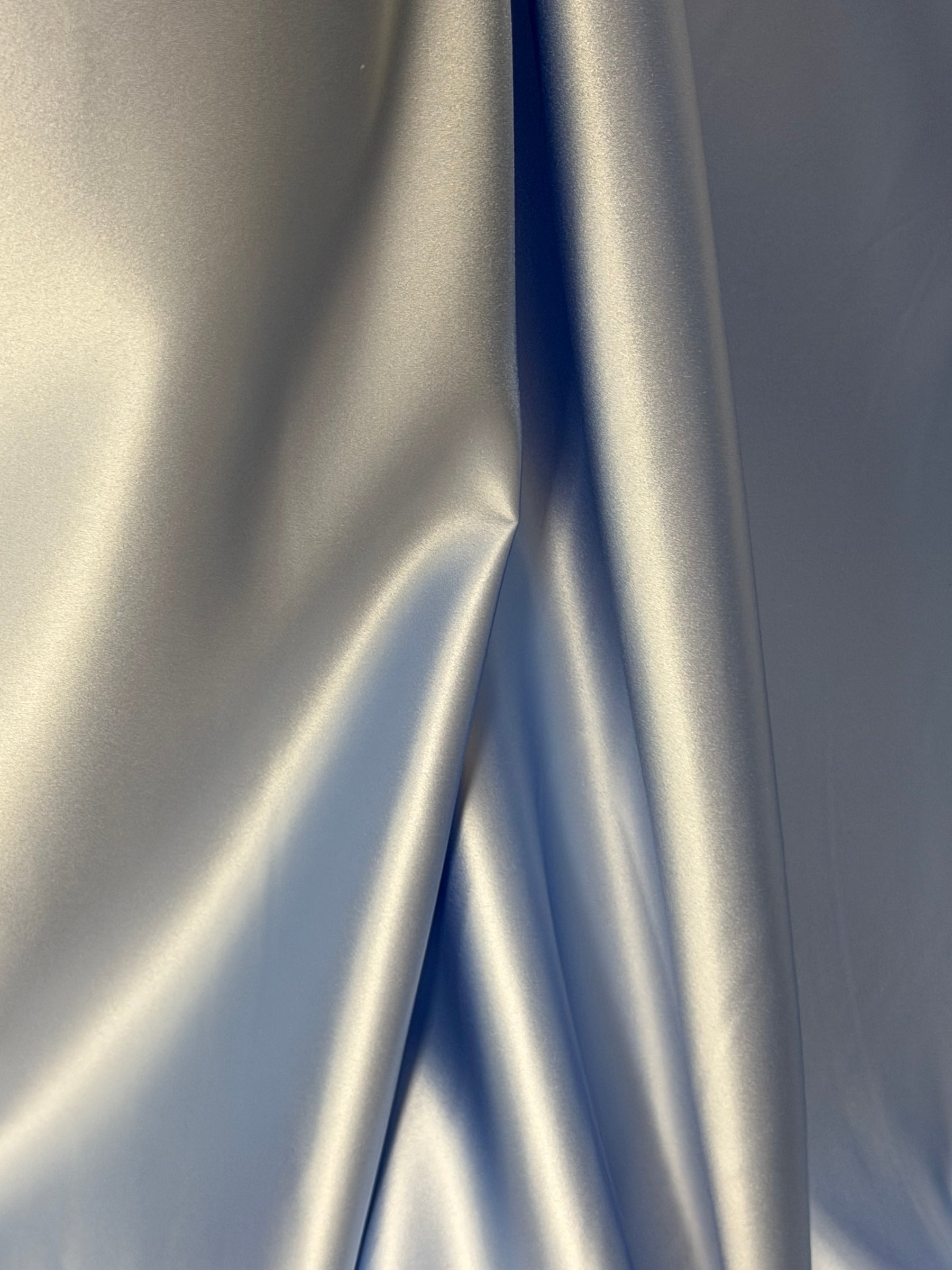 Himmelblauer Polyester-Duchesse-Satin – Contessa