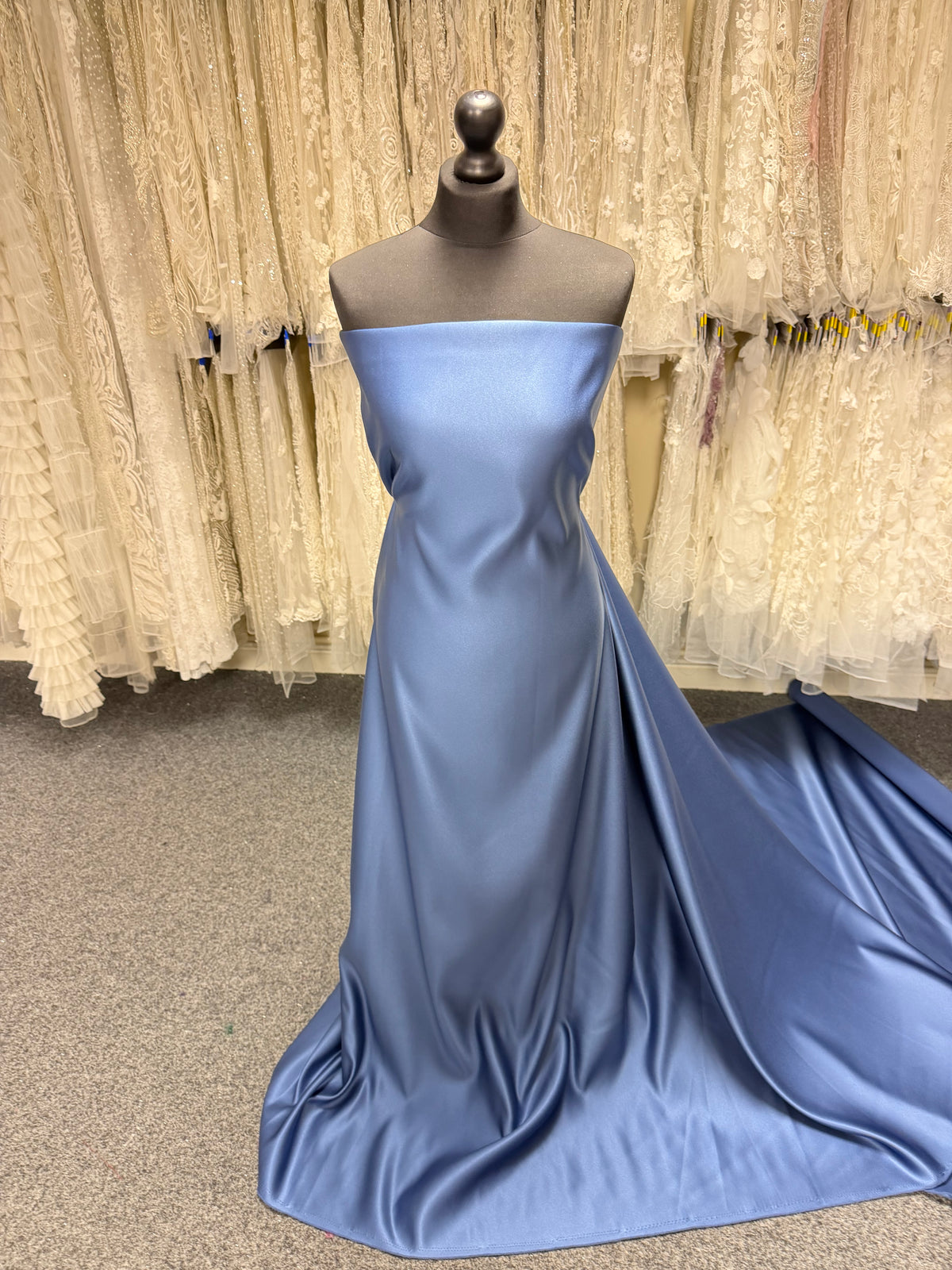 Mineralblauer Polyester-Duchesse-Satin – Contessa